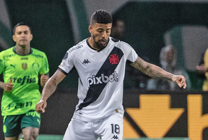 Paulinho e Jair, do Vasco, trabalham em fisioterapia e fortalecimento muscular