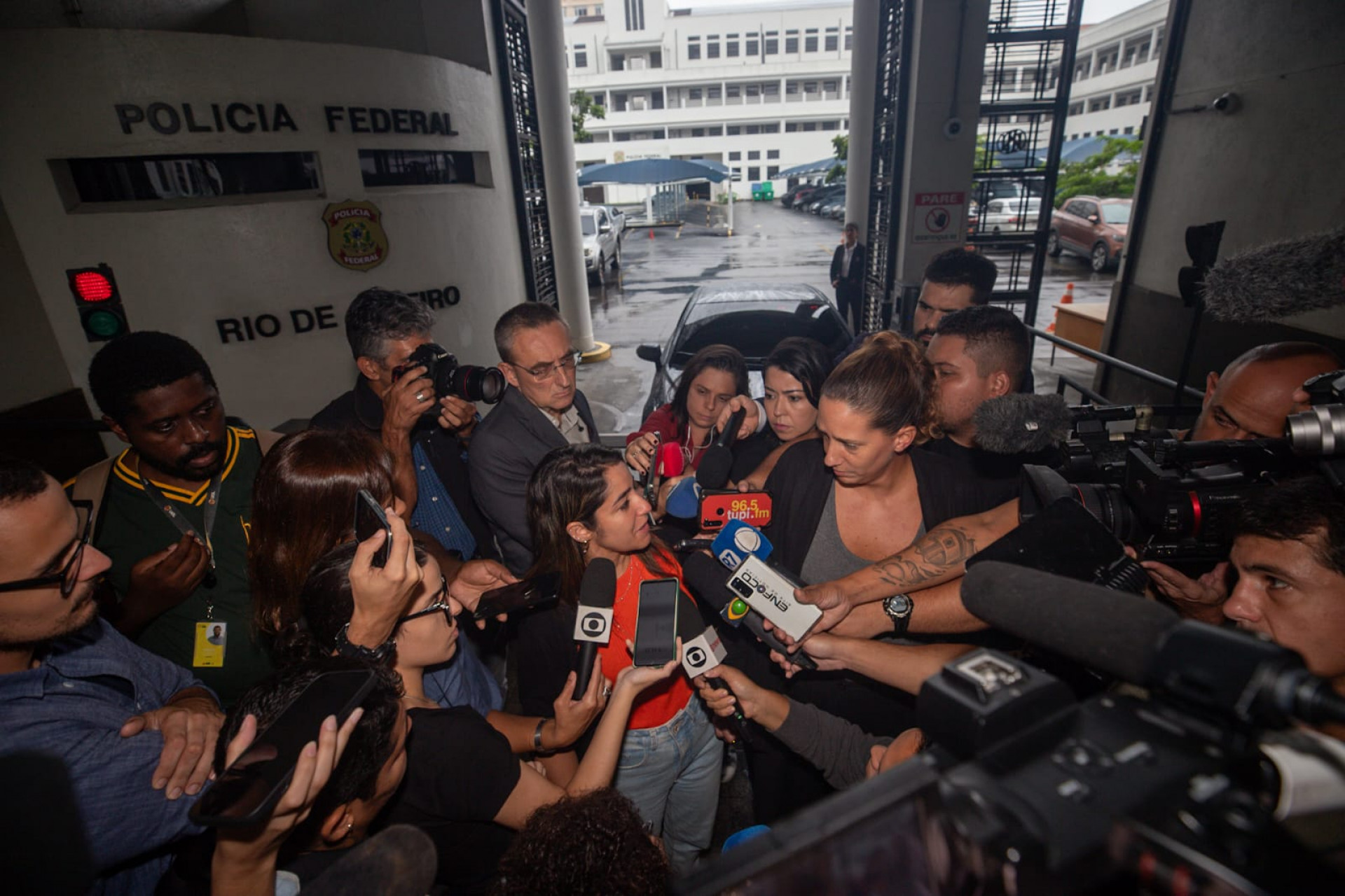 Mônica Benício e Ágatha Arnaus, viúvas de Marielle e Anderson, falam sobre prisões deste domingo (24) - Renan Areias / Agência O Dia