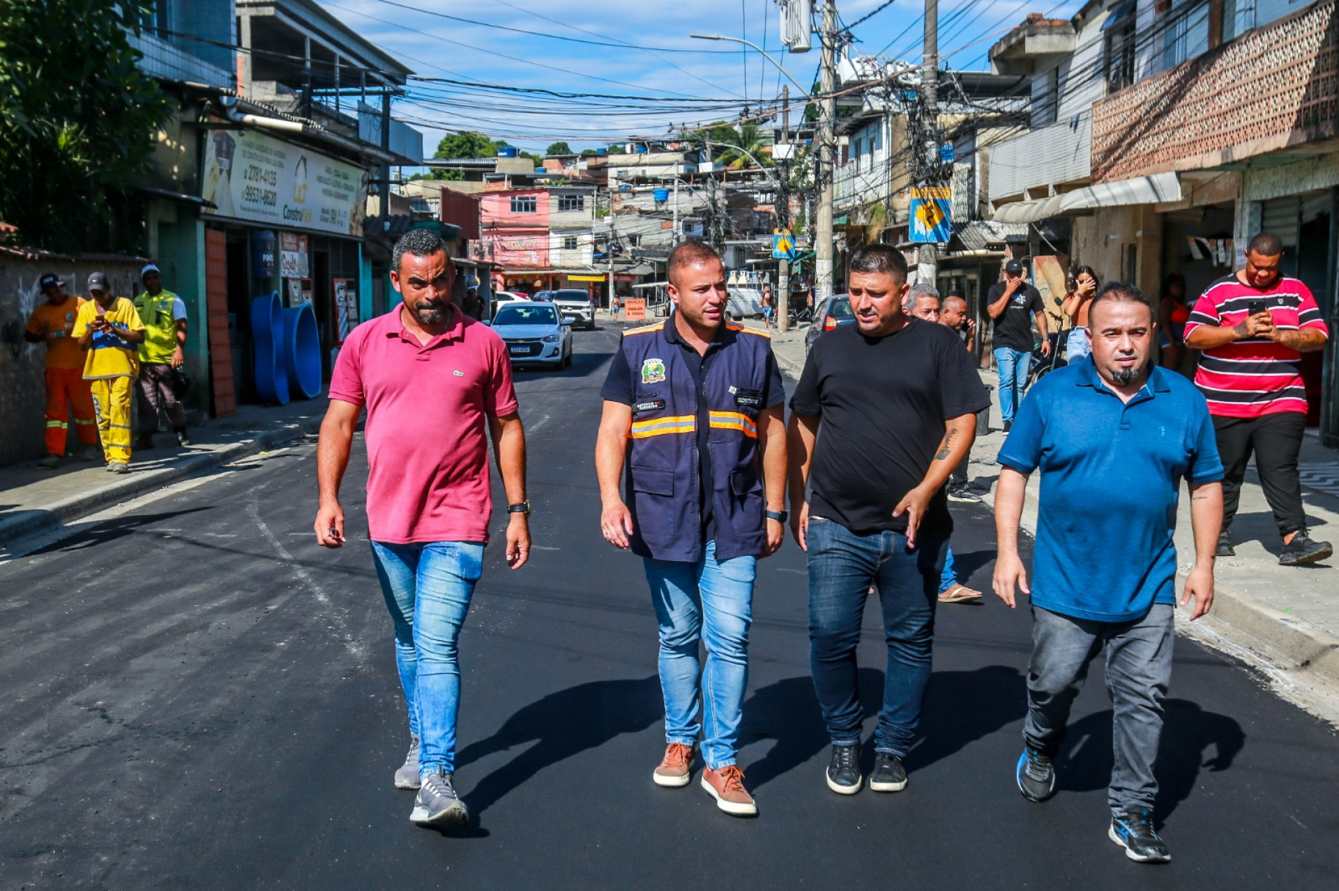 O secret&aacute;rio Matheus Carneiro (segundo da esquerda para a direita) acompanhou o andamento das obras - Rafael Barreto / PMBR