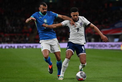 Jornais ingleses exaltam atuação de zagueiro do Flamengo pela Seleção: 'Estava poderoso'