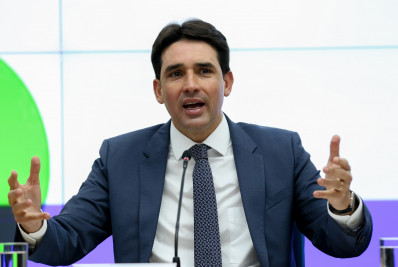 Ministro anuncia plano emergencial que duplicará voos para o RS