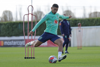 Jornal espanhol se encanta com André e volantes cariocas da Seleção: 'Novos Casemiros'