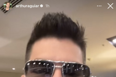 Arthur Aguiar explica uso de óculos escuros à noite: 'Não é marra'