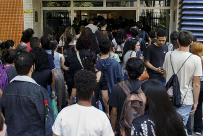 Estudantes começam a receber primeira parcela do Programa Pé-de-Meia