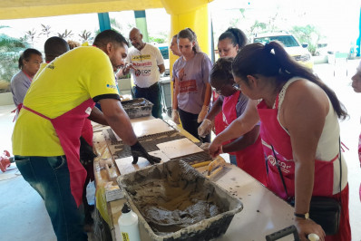 Alunas do projeto ‘Mulheres Mãos à Obra’ participam de workshop da construção civil