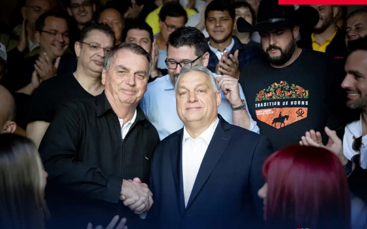 Bolsonaro e Viktor Orbán na posse de Milei em dezembro de 2023