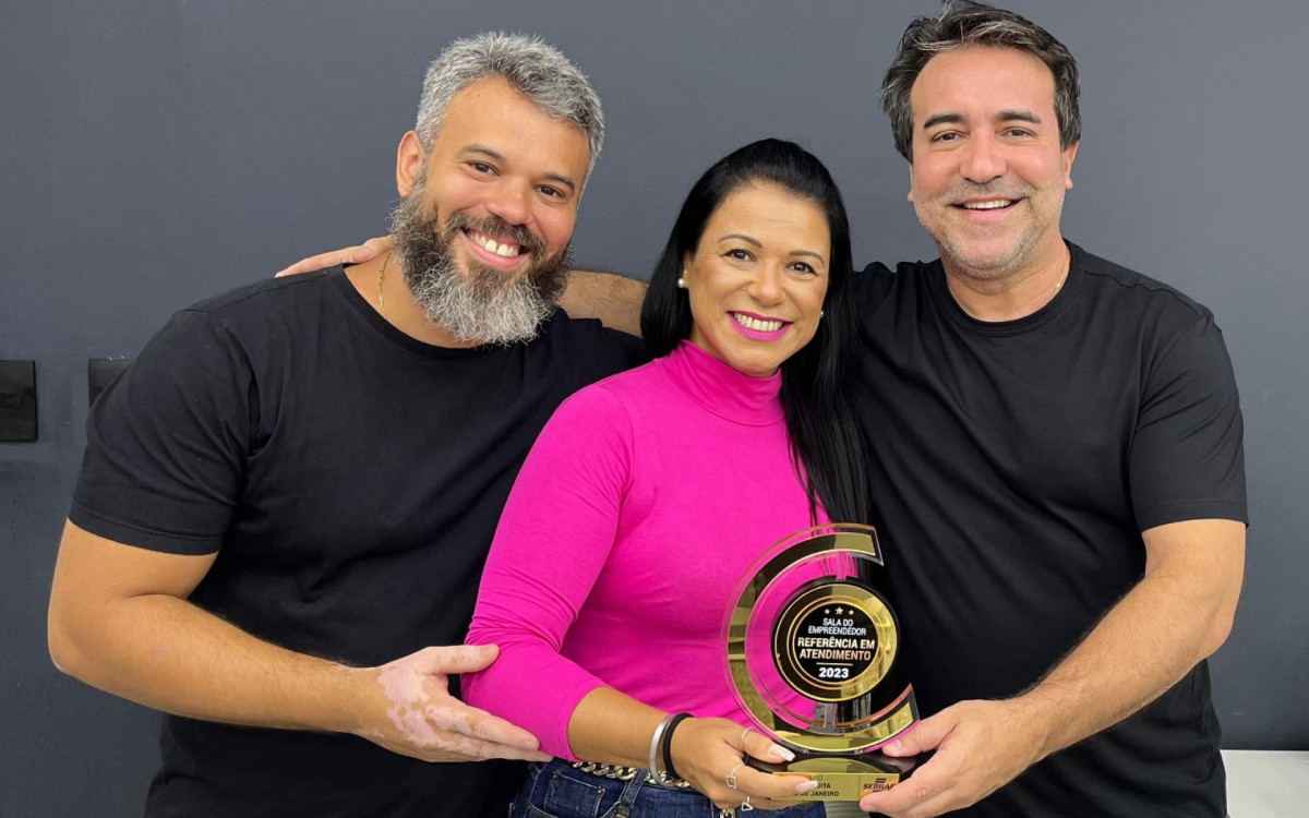 Fabio Fraga (subsecretário municipal de Inteligência Tributária de Mesquita), Andressa Chaves (coordenadora da Sala do Empreendedor de Mesquita) e Jorge Miranda (prefeito de Mesquita)