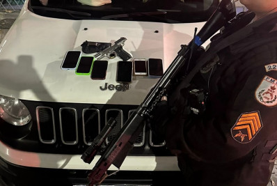 Seis suspeitos são detidos durante abordagem a veículo na Avenida Brasil