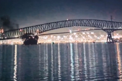 Autoridades iniciam operações de limpeza de ponte que desabou nos EUA