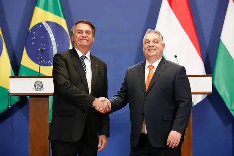 Jair Bolsonaro cumprimenta primeiro-ministro Viktor Orbán em visita oficial à Hungria, em 2022
 - Arquivo/ Alan Santos/PR