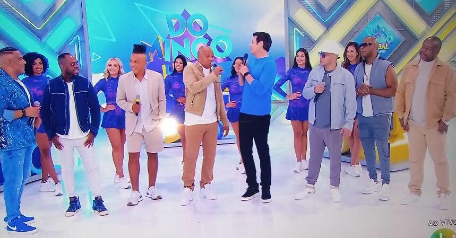 Grupo Molejo durante apresentação no Domingo Legal, no SBT - Reprodução / Facebook