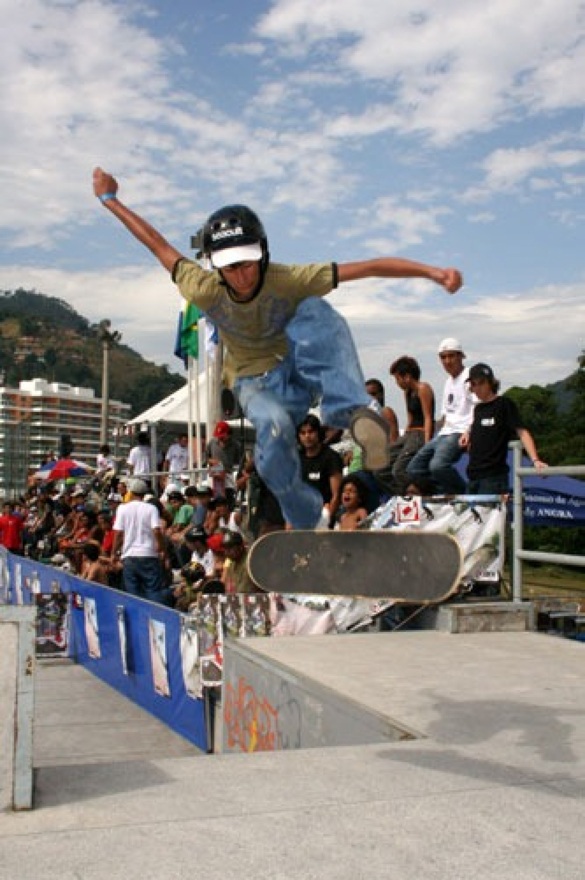  1ª Etapa do Circuito Angrense de Skate Street. A entrada para o evento será 1kg de alimento não perecível.