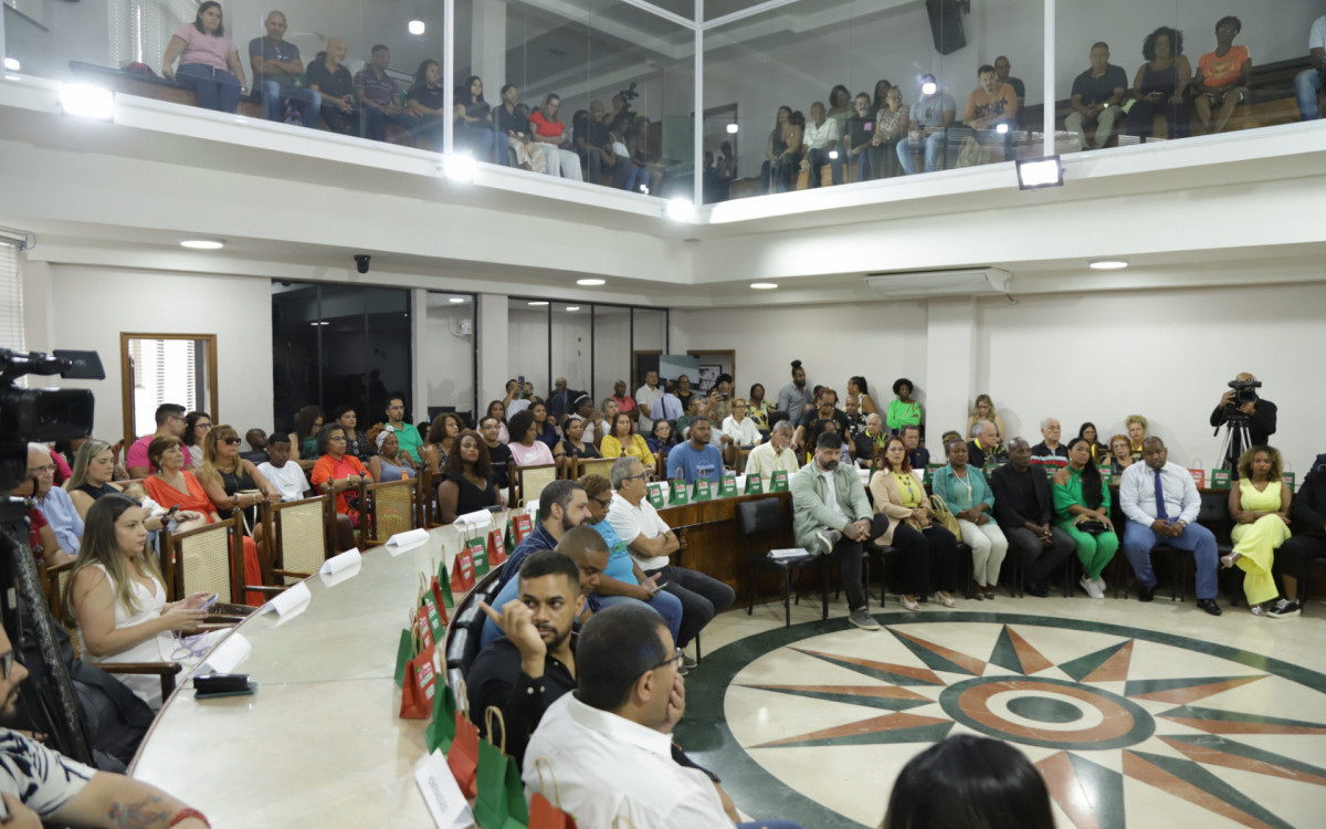 C&acirc;mara de Caxias faz homenagem para Grande Rio - Art V&iacute;deo/ Victor Hugo/Divulga&ccedil;&atilde;o