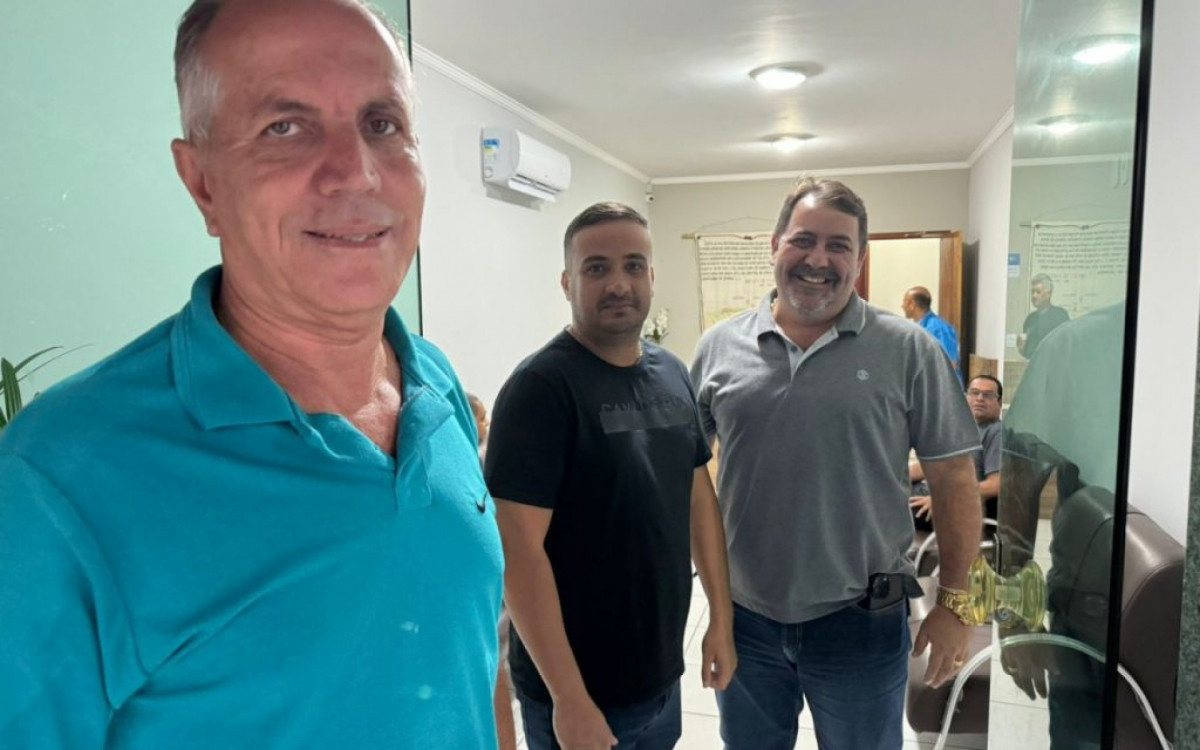 Presidente da Câmara, Denilson (SDD), vereador Vitinho de Zé Maia (PL) e o diretor da casa legislativa, Zezinho Martins