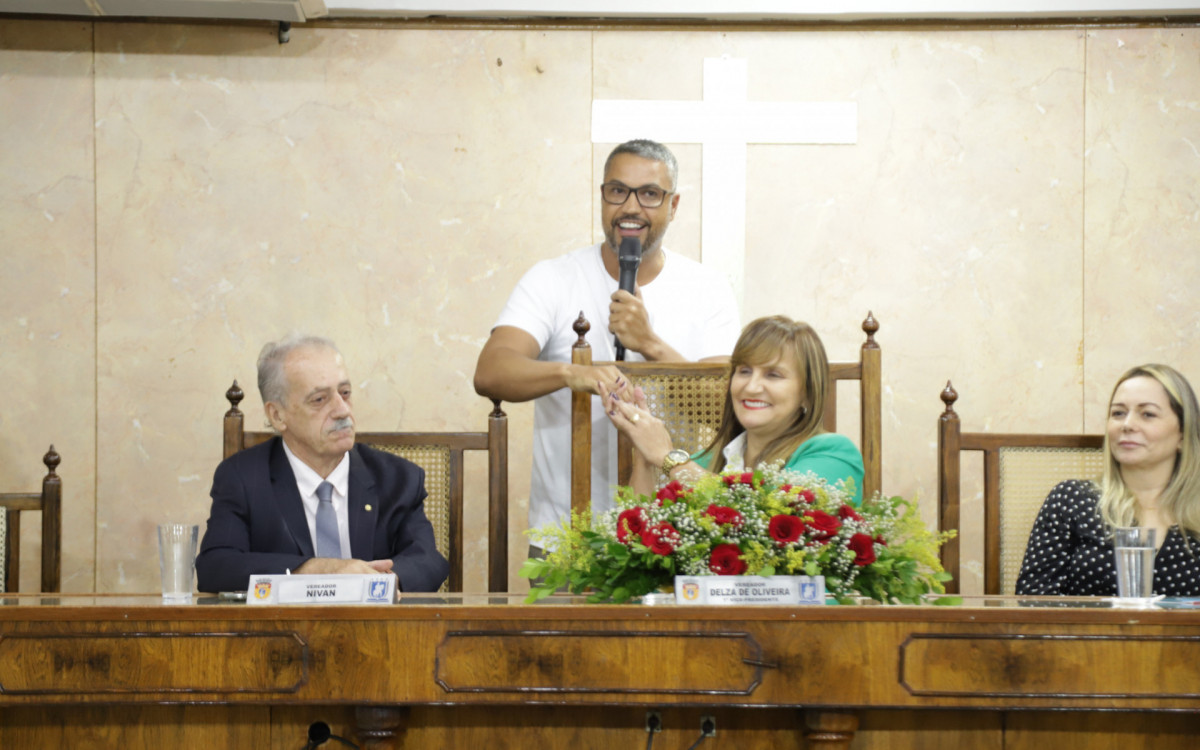 C&acirc;mara de Caxias faz homenagem para Grande Rio - Art V&iacute;deo/ Victor Hugo/Divulga&ccedil;&atilde;o