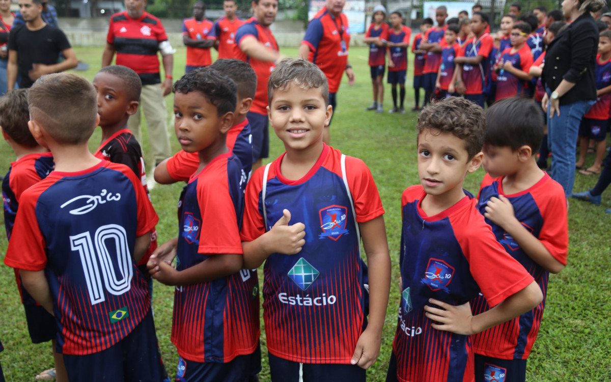 Cidade de Magé recebe mais dois polos da escola de futebol do Zico - Rômulo Barbosa/Divulgação