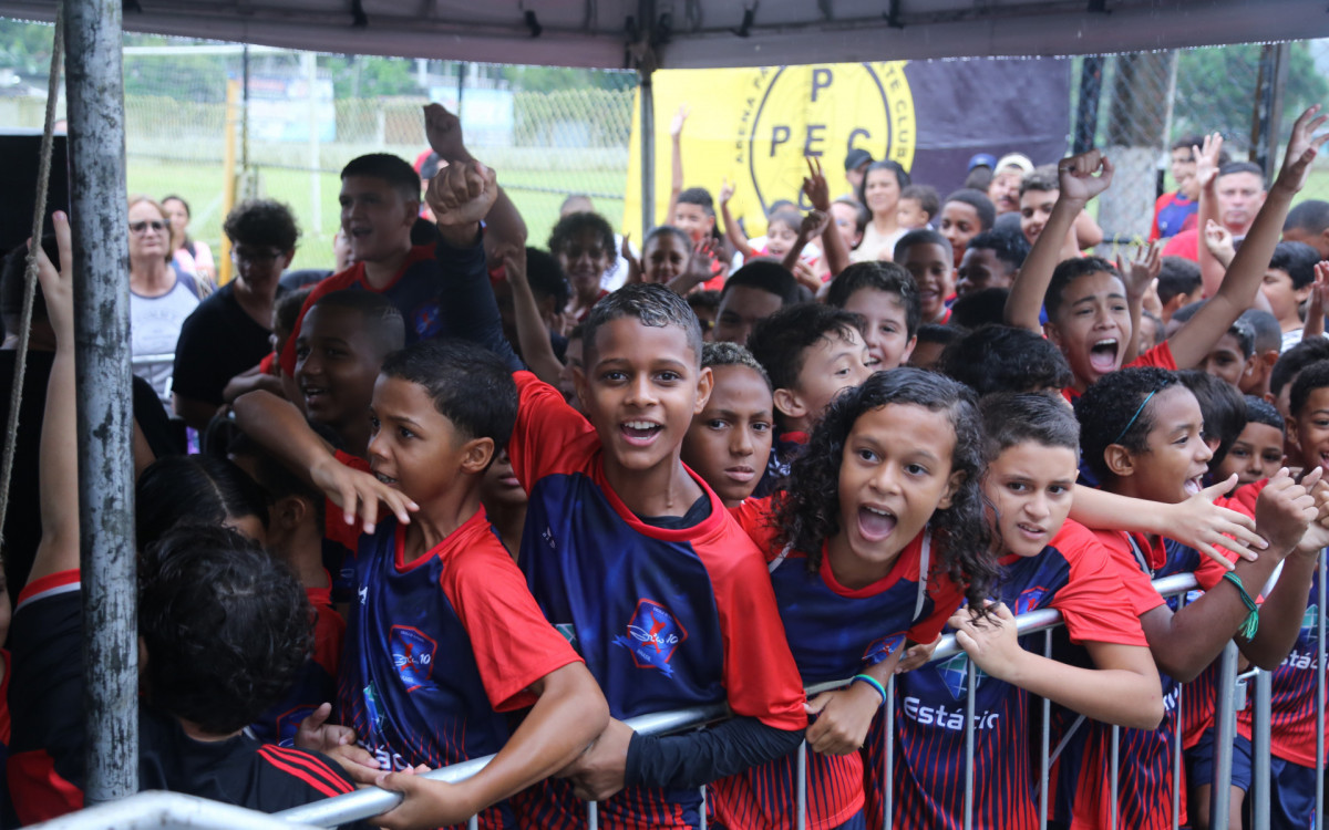 Cidade de Mag&eacute; recebe mais dois polos da escola de futebol do Zico - R&ocirc;mulo Barbosa/Divulga&ccedil;&atilde;o