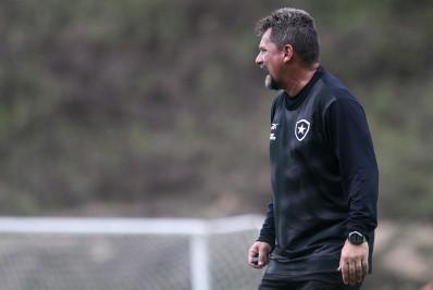 Fabio Matias evita falar em efetivação no Botafogo e elogia Textor: 'Acima da média'