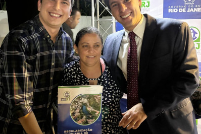 Moradores do Alto Pará recebem títulos de propriedade de imóveis