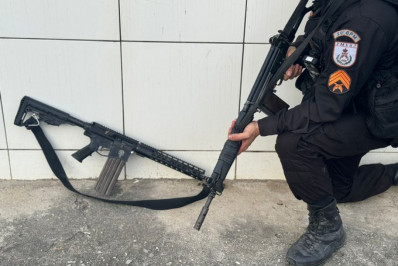 PM apreende fuzil em operação na Chatuba de Mesquita