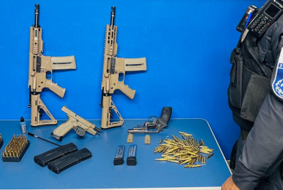 Mulher é presa com fuzis, pistola e revólver na Rodoviária do Rio