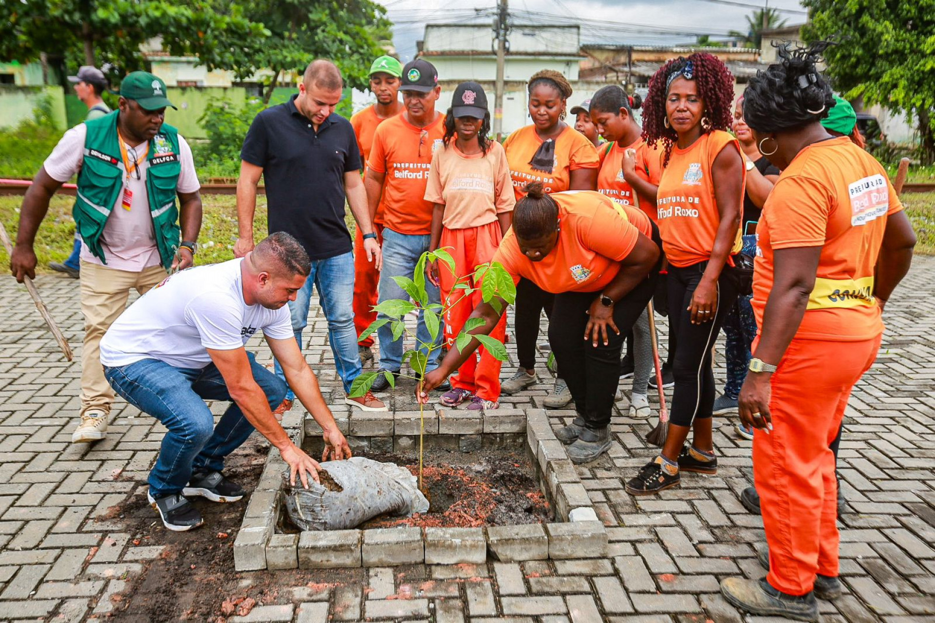 O secretário Igo Menezes enfatizou que o projeto começou plantando ipês, mas outras mudas nativas serão plantadas - Rafael Barreto/PMBR