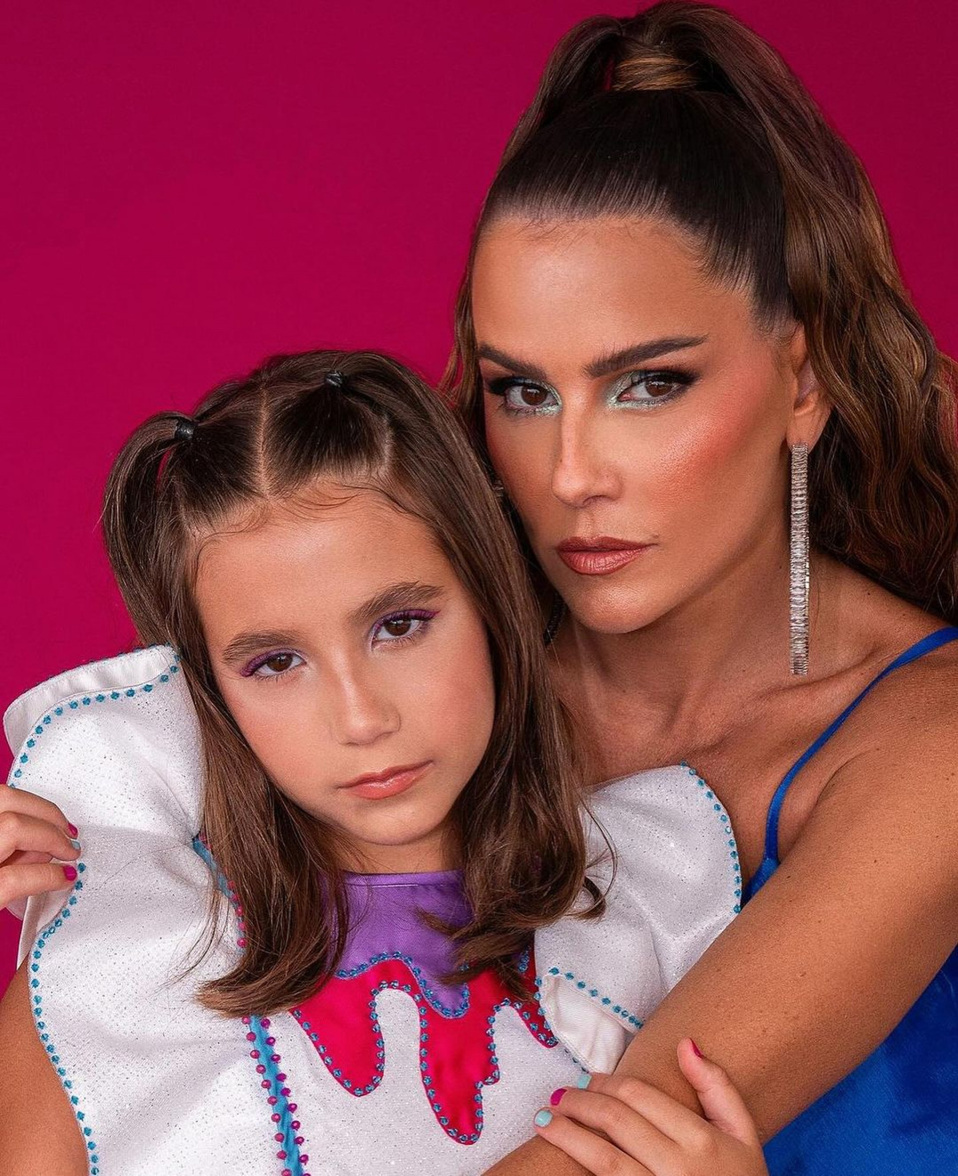 Deborah Secco posta cliques ao lado da filha, Maria Flor - Reprodução