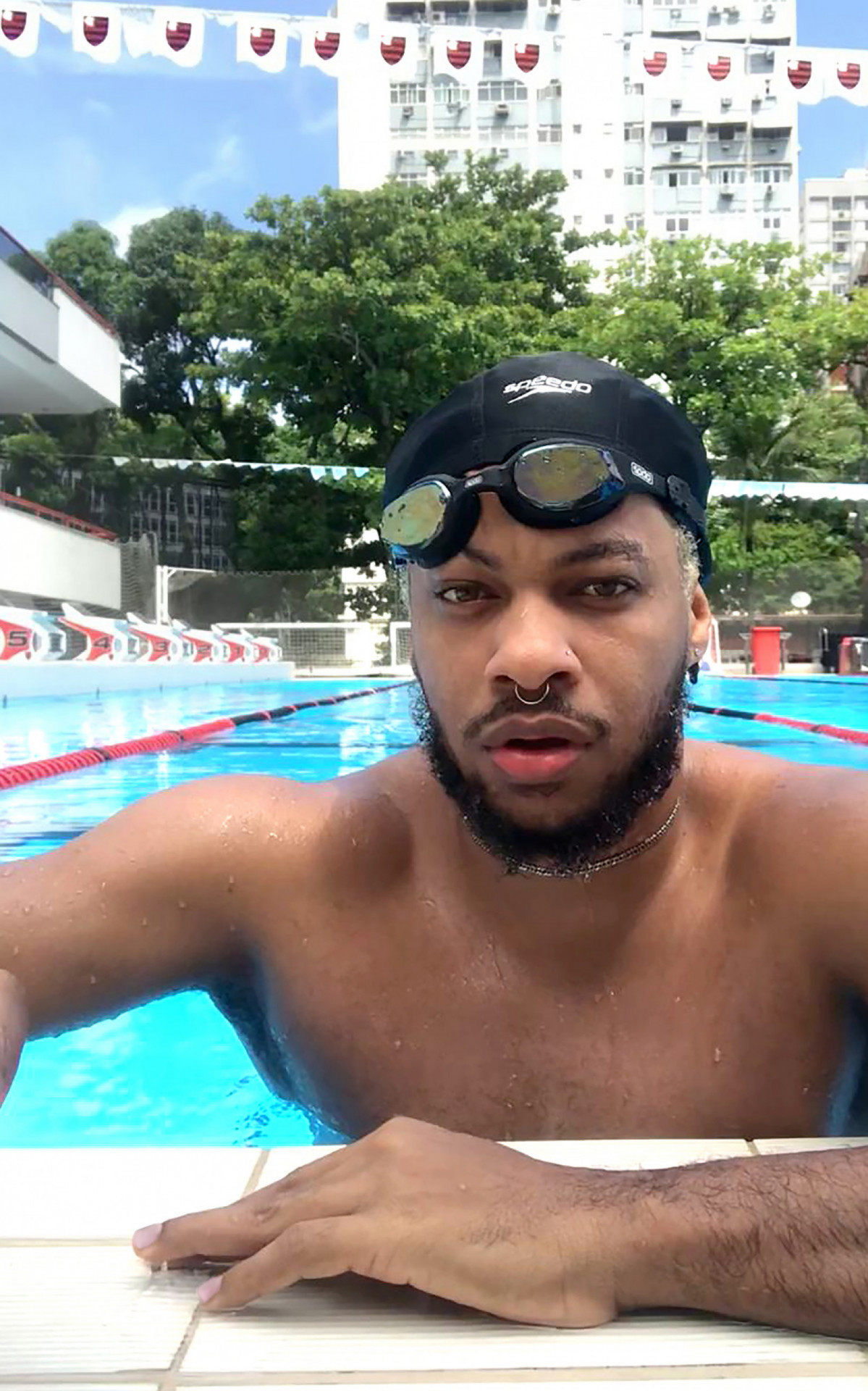 O carioca Maxwell Alexandre na piscina do Clube de Regatas do Flamengo - Cortesia Estúdio Megazord