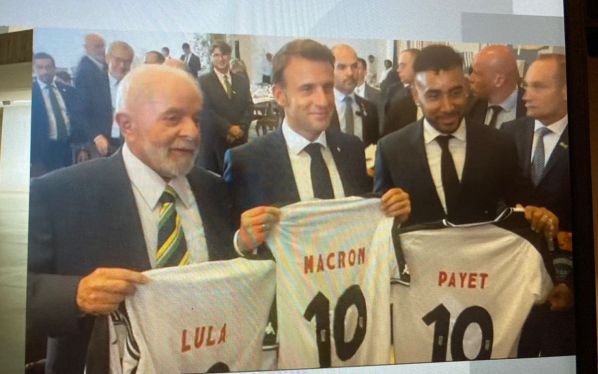 Payet com os presidentes Lula e Macron