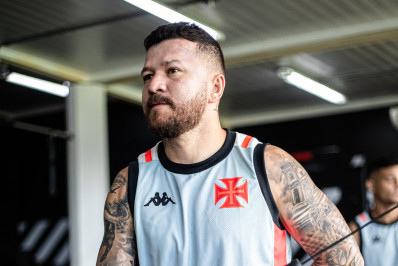 Rossi encaminha rescisão com o Vasco para acertar com o Santos