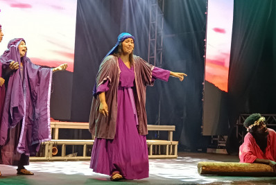 Paixão de Cristo emociona público na praia de Imbetiba em Macaé
