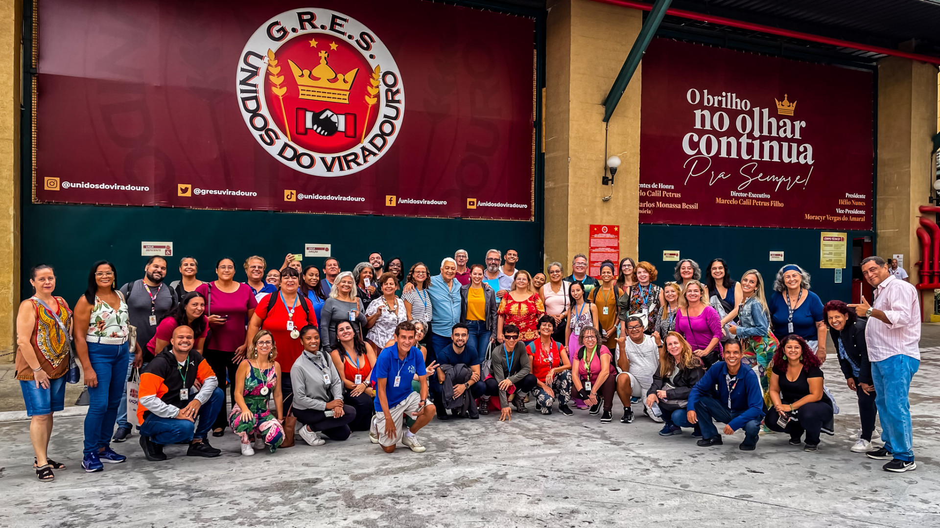 Estudantes visitaram o barrac&atilde;o da Unidos do Viradouro, atual campe&atilde; -  Eduardo Hollanda / Liesa