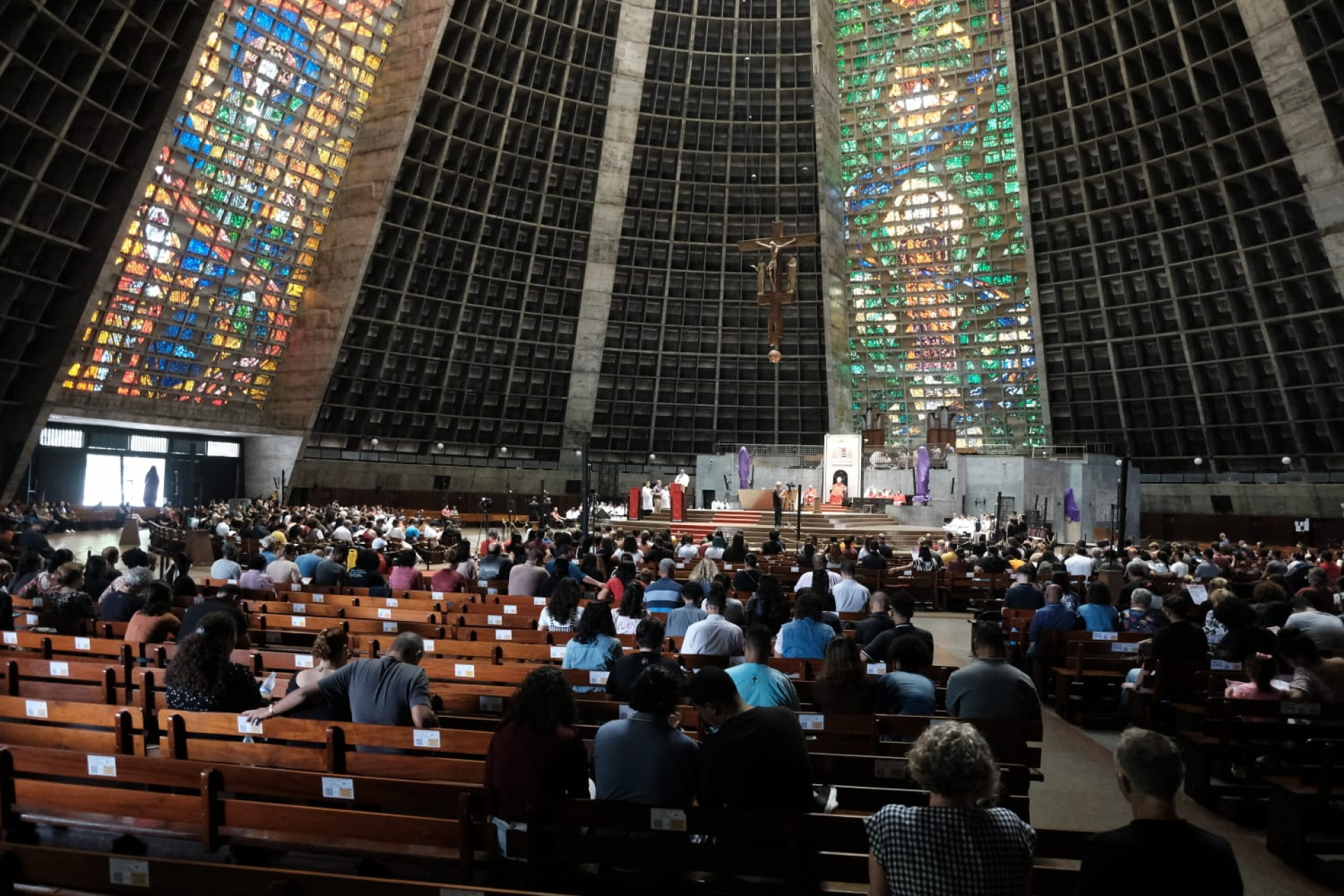 Ação Litúrgica marca comemoração da Sexta-feira Santa na Catedral Metropolitana de São Sebastião do Rio  - Pedro Ivo / Agência O Dia