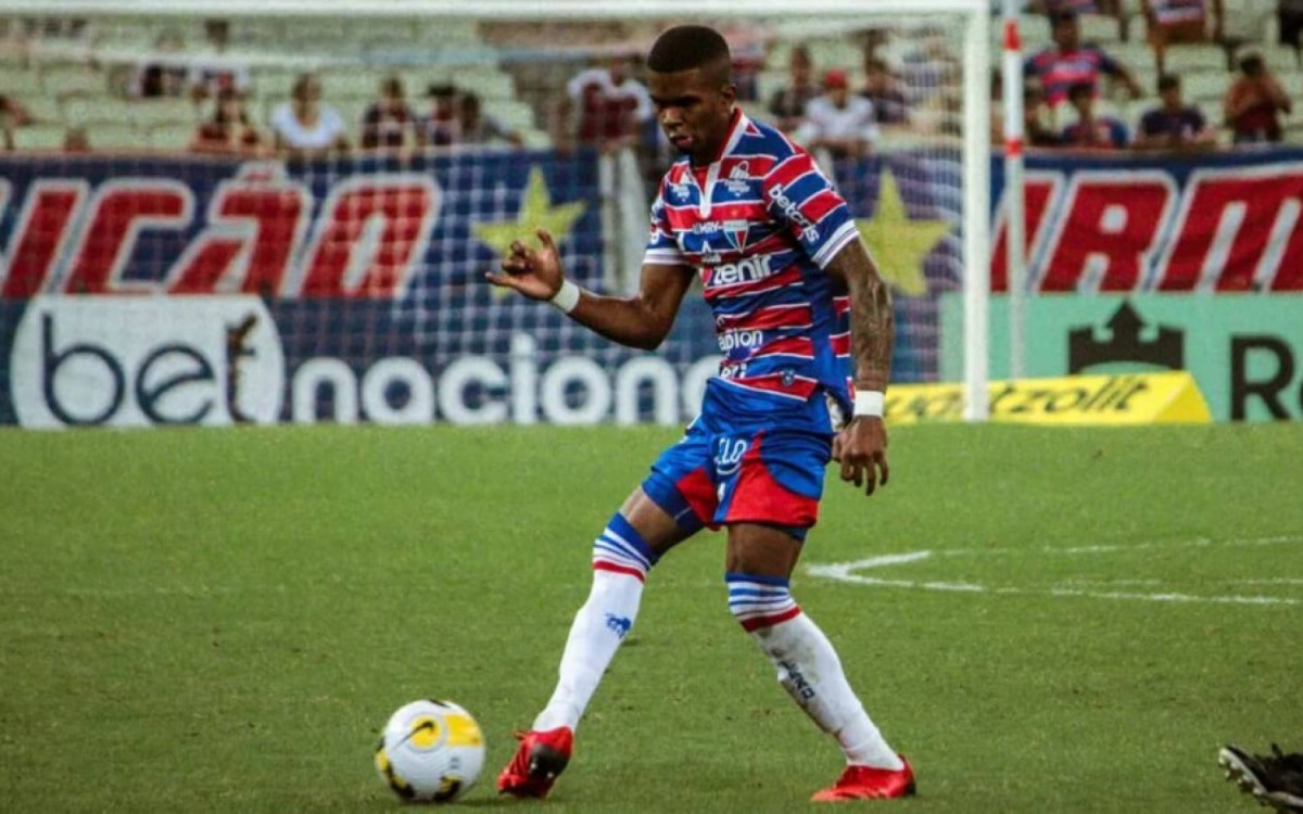 Ceballos em ação pelo Fortaleza