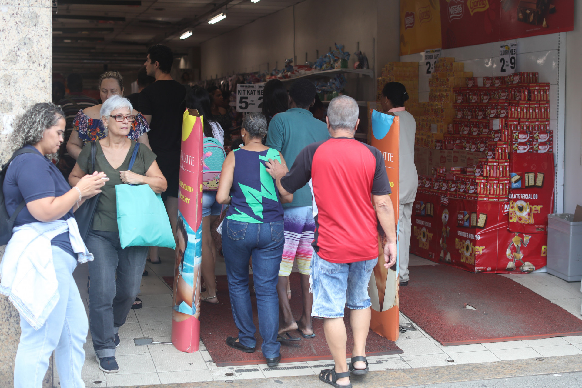 Procura por chocolates deixou loja de departamento lotada na Tijuca - Pedro Ivo/Ag&ecirc;ncia O Dia