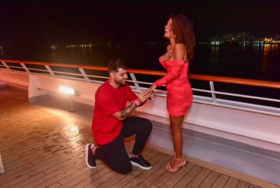 Vídeo! Heslaine Vieira é pedida em casamento em alto mar: 'Emocionada'