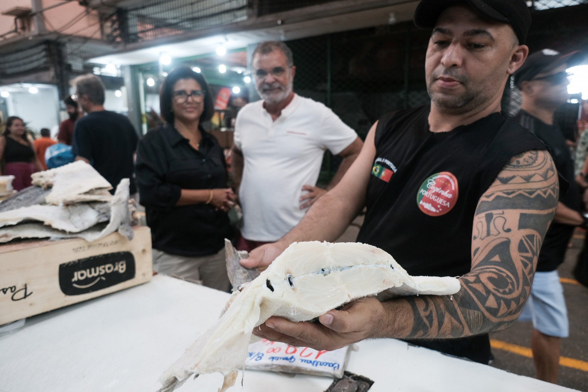 Procura por bacalhau, na v&eacute;spera da P&aacute;scoa, movimentou o Cadeg neste s&aacute;bado (30) - Pedro Ivo/Ag&ecirc;ncia O Dia