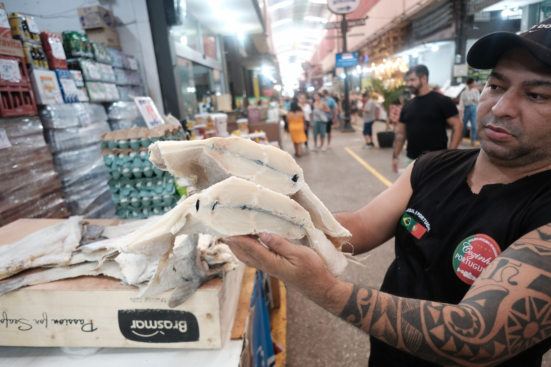 Procura por bacalhau, na v&eacute;spera da P&aacute;scoa, movimentou o Cadeg neste s&aacute;bado (30) - Pedro Ivo / Ag&ecirc;ncia O Dia