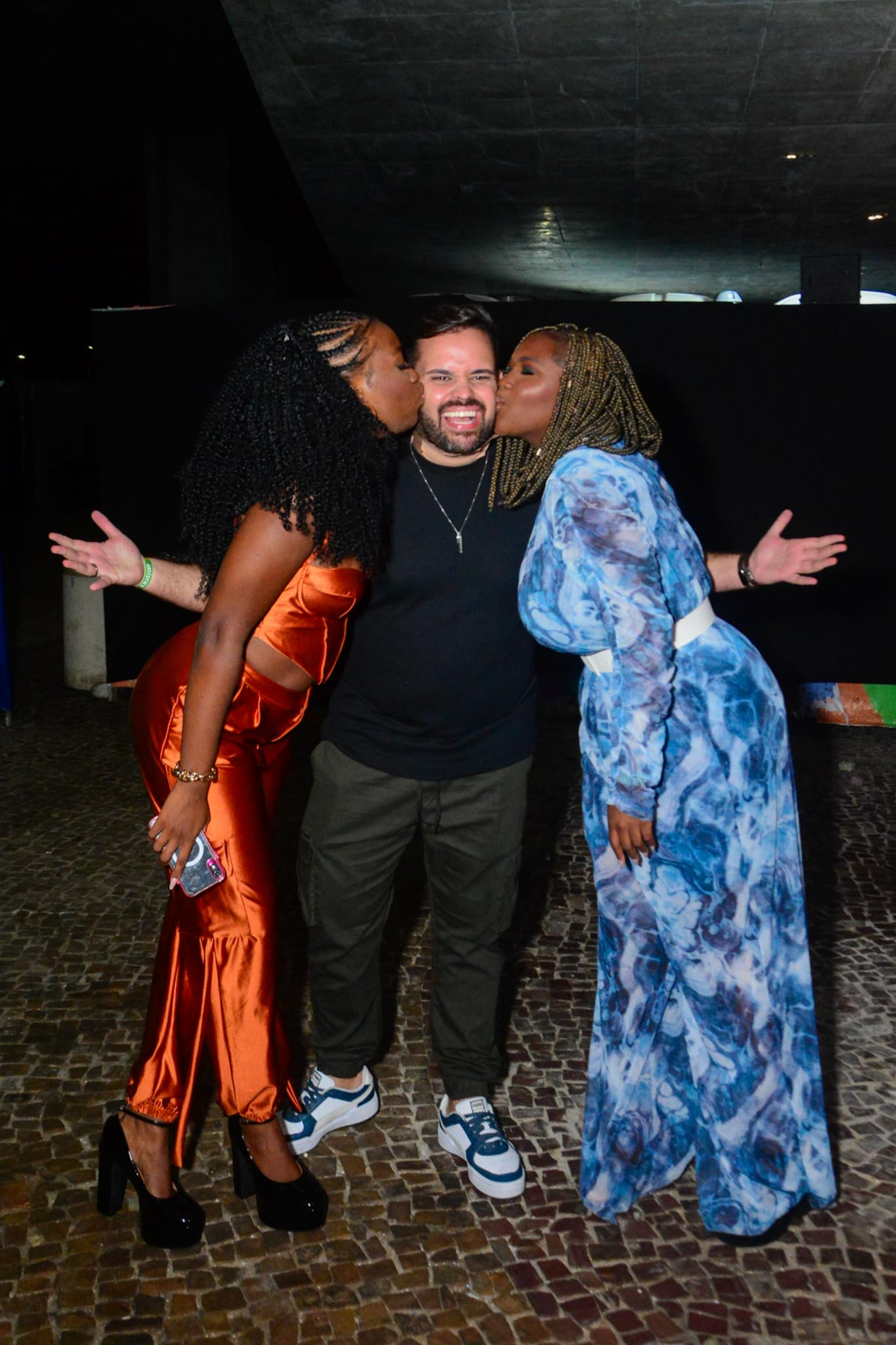 Ex-BBBs Leidy Elin, Michel e Raquele curtem show de Matheus e Kauan no Rio - Webert Belicio/ Agnews