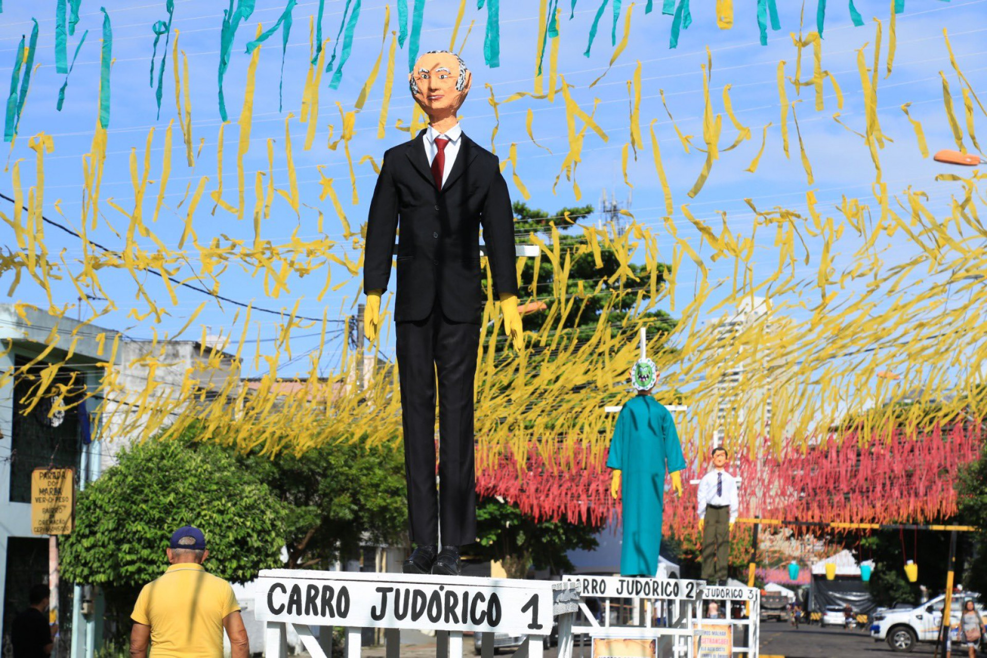 Bonecos representando Judas são expostos no bairro da Cremação, em Belém do Pará - Reprodução / Internet