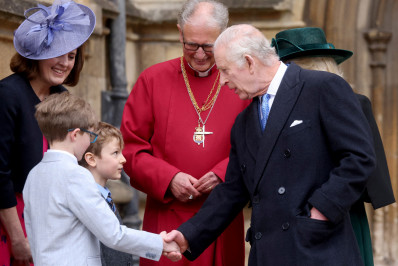 Rei Charles III comparece à igreja para cerimônia da Páscoa