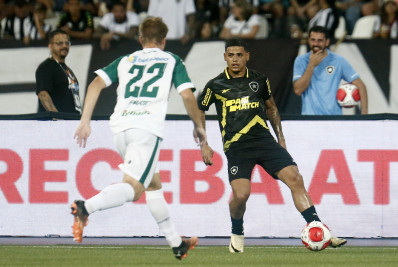 Botafogo negocia empréstimo de meio-campista para clube da Série B