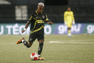 Tchê Tchê, do Botafogo, recebe alta hospitalar 