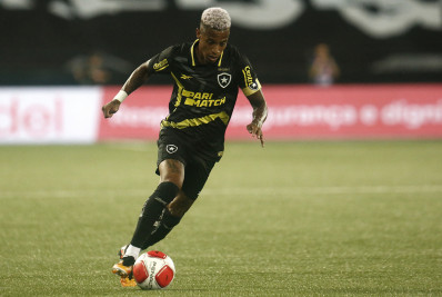 Botafogo é acionado na Justiça pelo São Paulo por dívida da compra de Tchê Tchê