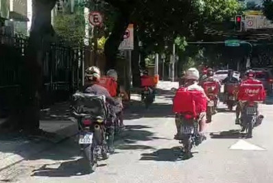 Entregadores de aplicativo fazem paralisação para cobrar melhorias no setor