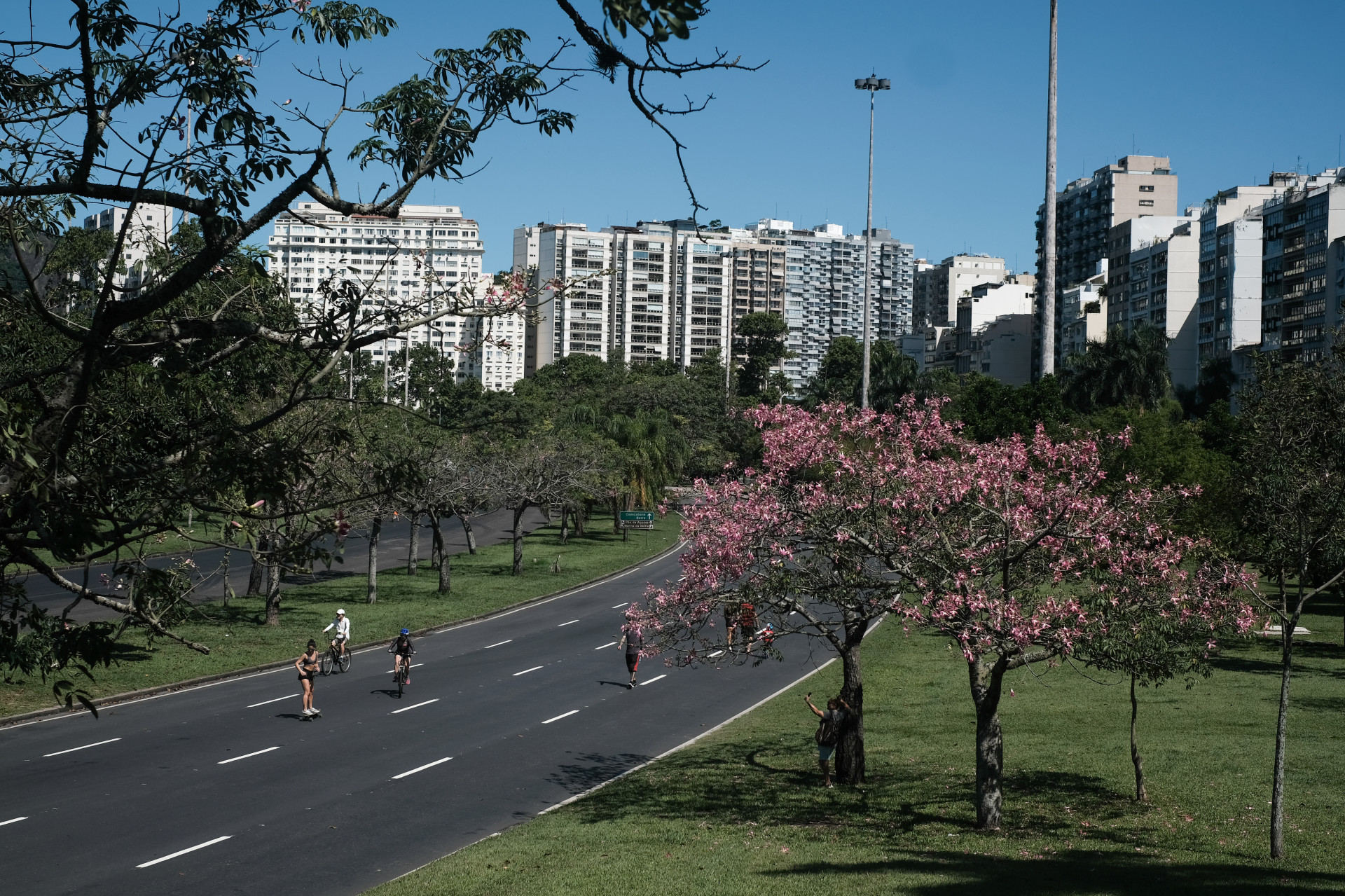 Movimentação no Aterro do Flamengo, neste domingo de Páscoa (31) - Pedro Ivo/Agência O Dia