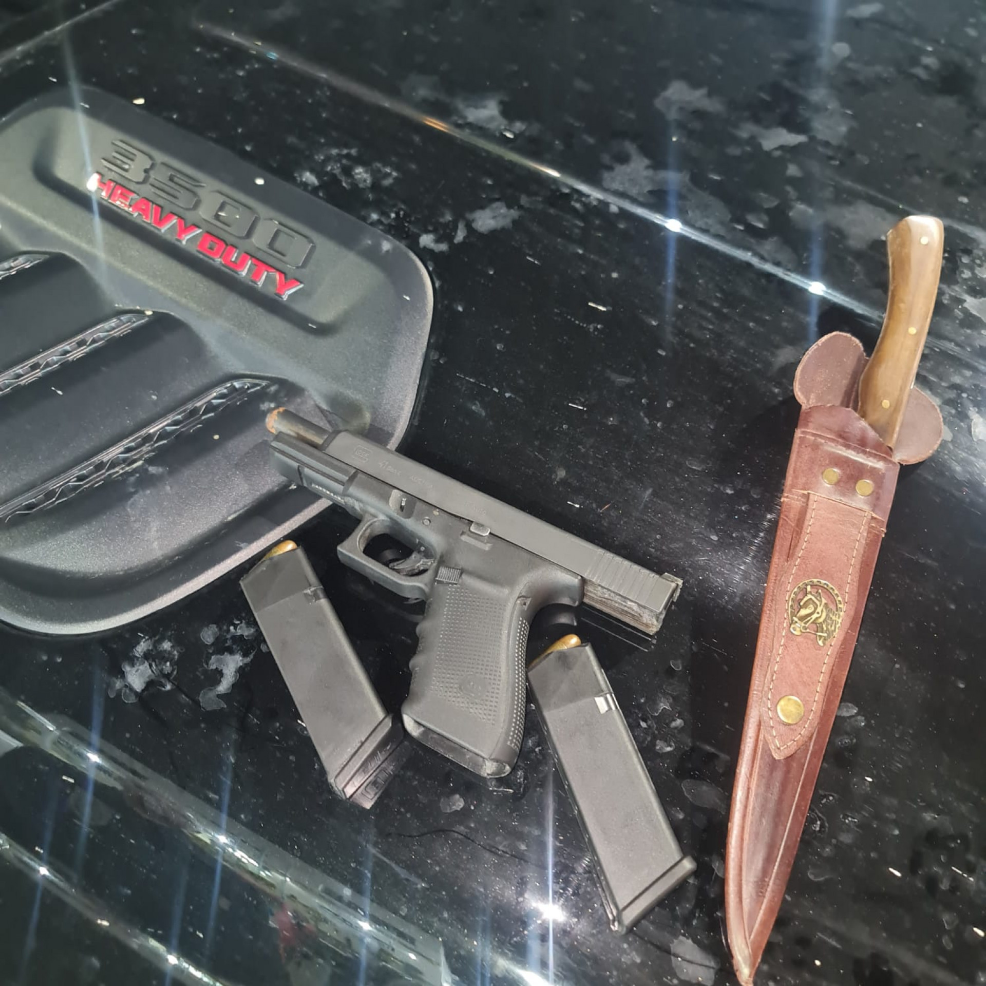 Suspeito é preso com pistola e faca em Itaboraí