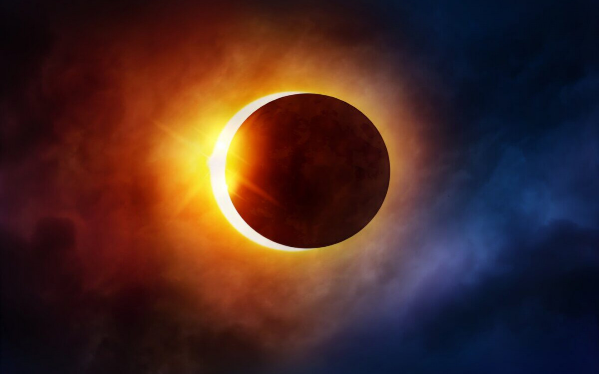 Simpatias podem ser feitas durante o eclipse solar para canalizar as energias do fenômeno (Imagem: Vibe Images | Shutterstock)
