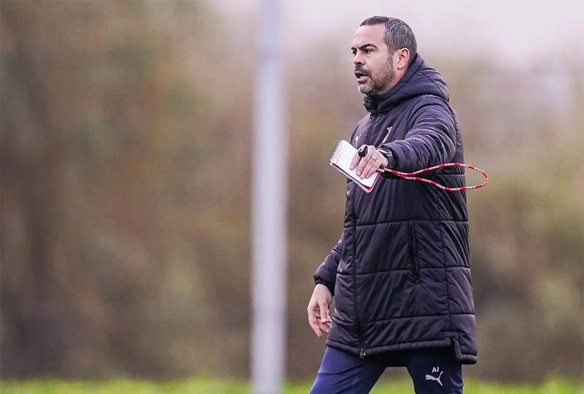 Artur Jorge vai quadriplicar sal&aacute;rio e levar&aacute; quatro auxiliares para o Botafogo