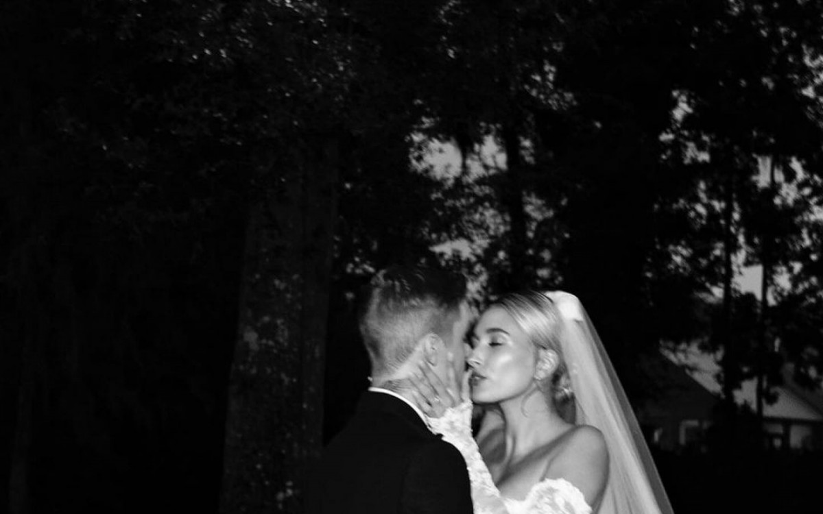 Justin Bieber e Hailey Bieber durante cerimônia de casamento - Foto: Reprodução / Instagram